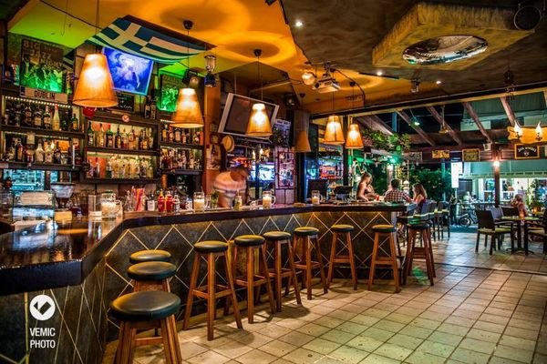 BARAKI Bar in Kato Gouves